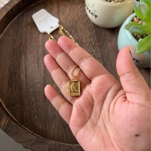 Beautiful Vintage Photo Frame Pendant Necklace for Women